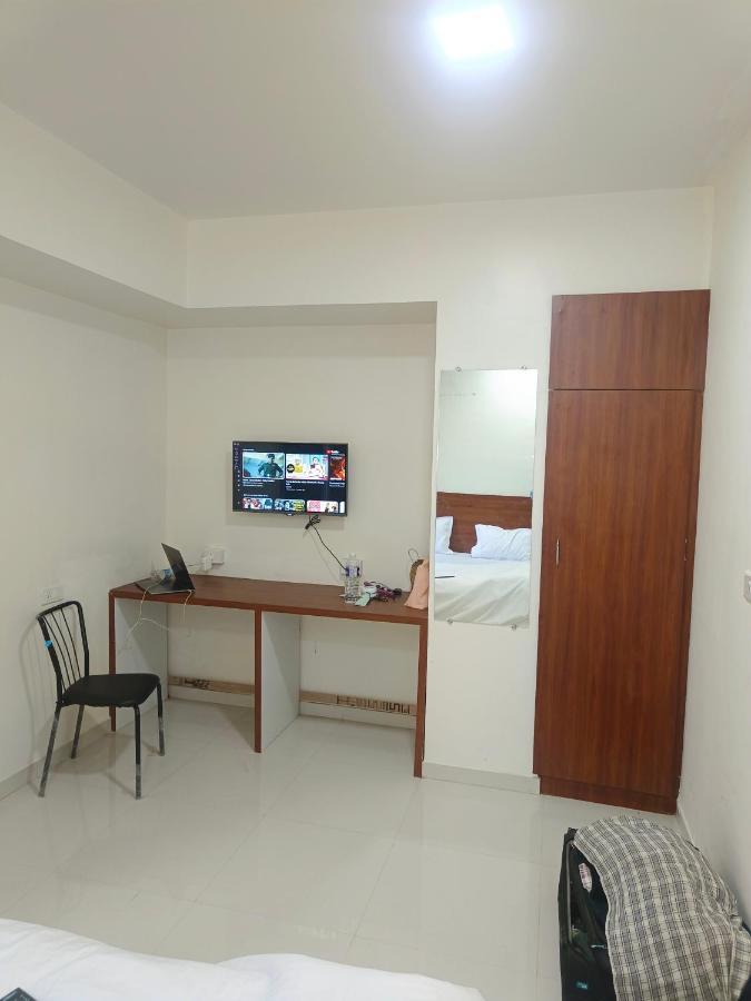 Skylight Studio Baner